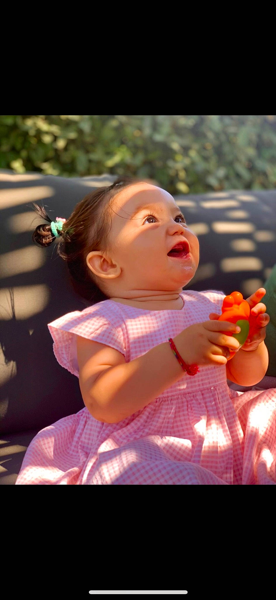 Giulia a rejoint le concours — aidez-le/la à gagner de superbes lots ! baby, baby_toddler_clothing, child, event, flash_photography, fruit, fun, grass, happy, leisure, lip, people_in_nature, person, pink, plant, recreation, sitting, skin, smile, toddler