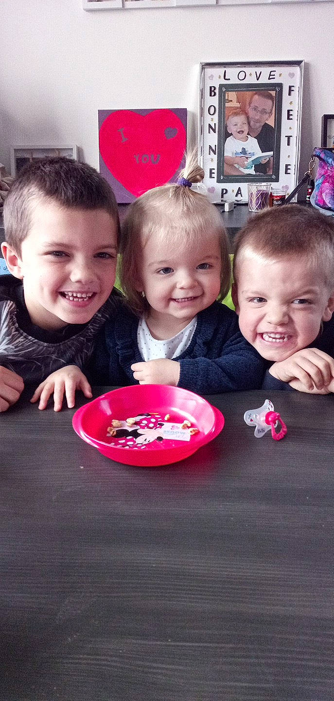 Mia a rejoint le concours — aidez-le/la à gagner de superbes lots ! baby_toddler_clothing, cheek, eye, face, facial_expression, hair, hairstyle, happy, head, joy, mouth, organ, people, person, photograph, pink, red, skin, sleeve, smile