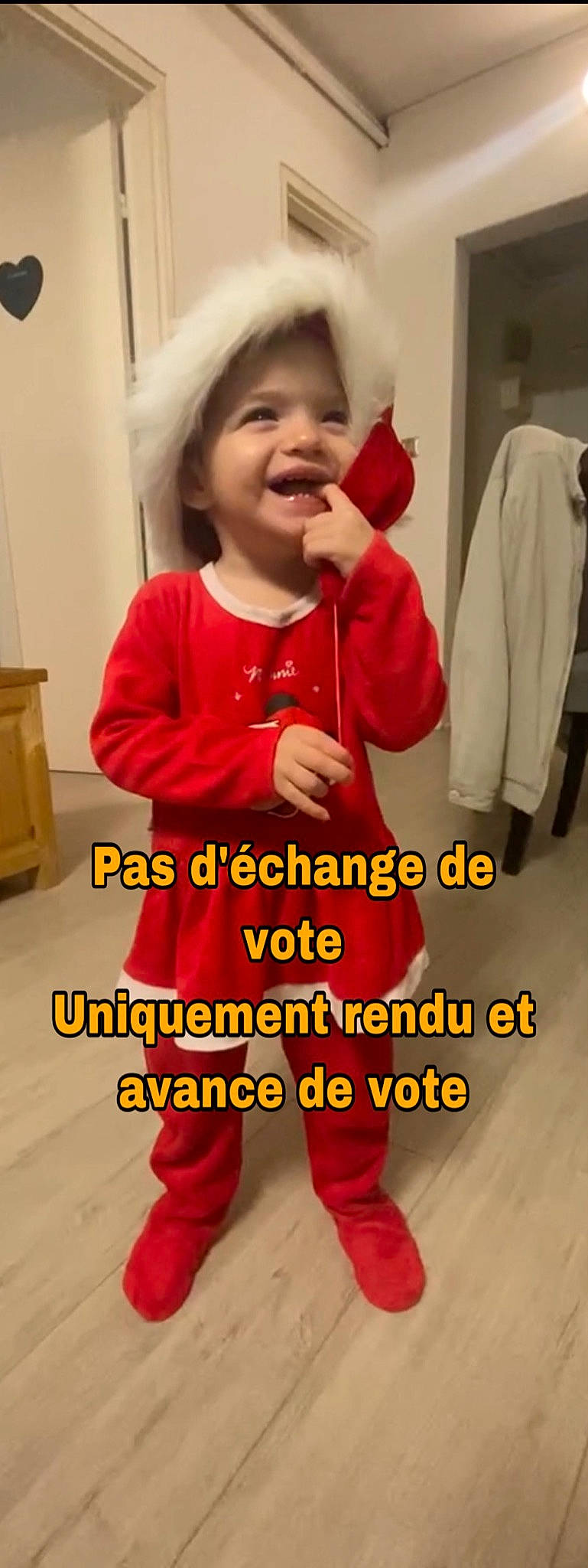 Clara participe au concours pour gagner de l'argent avec cette photo : baby, baby_toddler_clothing, child, face, facial_expression, fun, happy, human_body, human_leg, joy, knee, leg, magenta, neck, person, sleeve, smile, sportswear, standing, t_shirt