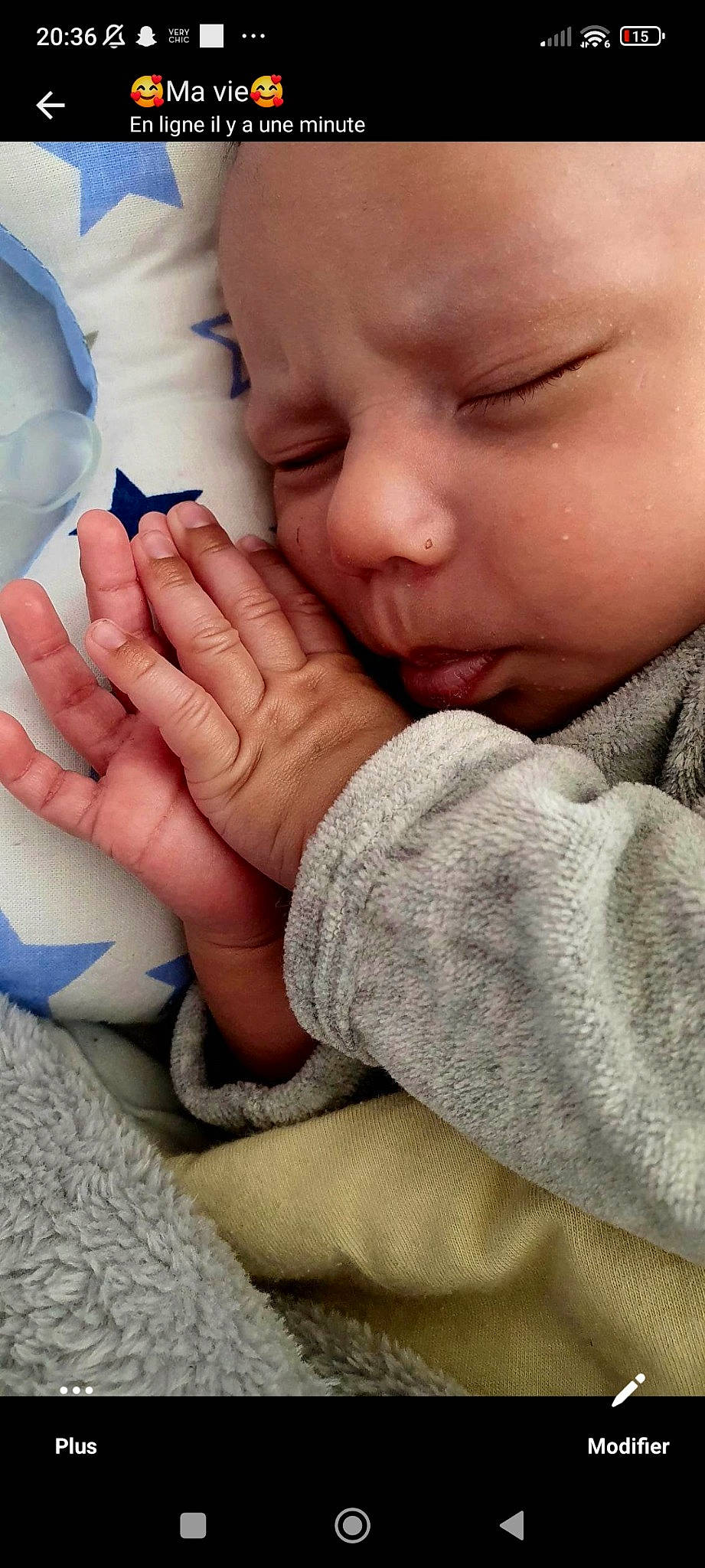 KaÏs participe au concours pour gagner de l'argent avec cette photo : baby, baby_sleeping, baby_toddler_clothing, barefoot, cheek, child, comfort, eyelash, finger, foot, gesture, hand, headwear, human_leg, nail, nose, person, skin, sleeve, thumb