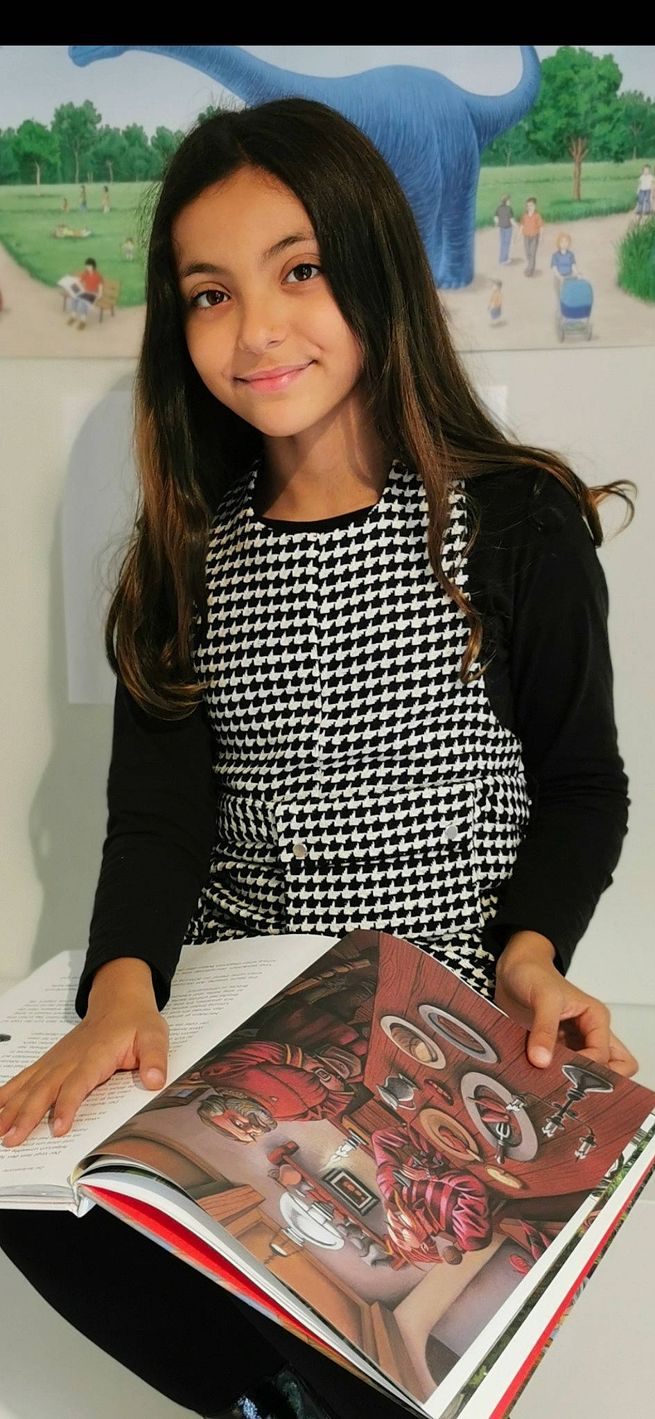 Youssra El Filali a rejoint le concours — aidez-le/la à gagner de superbes lots ! beauty, black, blazer, collar, dress_shirt, eyewear, fashion, fashion_design, joint, joy, long_hair, neck, pattern, person, photograph, publication, sleeve, tartan, textile, thigh