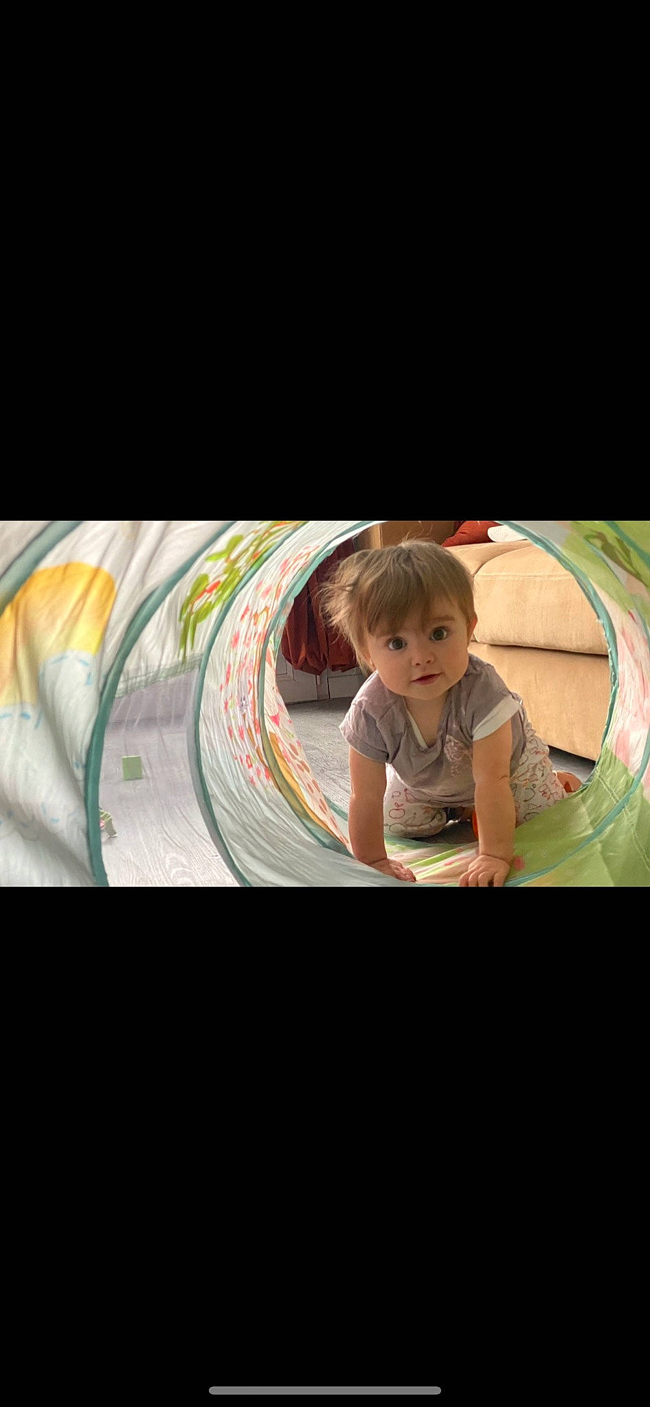 Thea participe au concours pour gagner de l'argent avec cette photo : auto_part, automotive_wheel_system, baby, baby_toddler_clothing, child, circle, darkness, display_device, eye, flash_photography, fun, grass, leisure, person, play, recreation, room, sitting, t_shirt, toddler