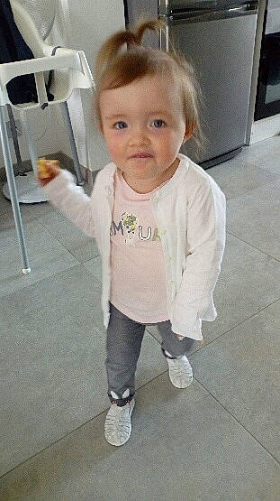 Keïla participe au concours pour gagner de l'argent avec cette photo : active_pants, baby, baby_toddler_clothing, cheek, child, chin, floor, flooring, gesture, hair, head, neck, person, shoulder, sleeve, snapshot, standing, t_shirt, thumb, toddler