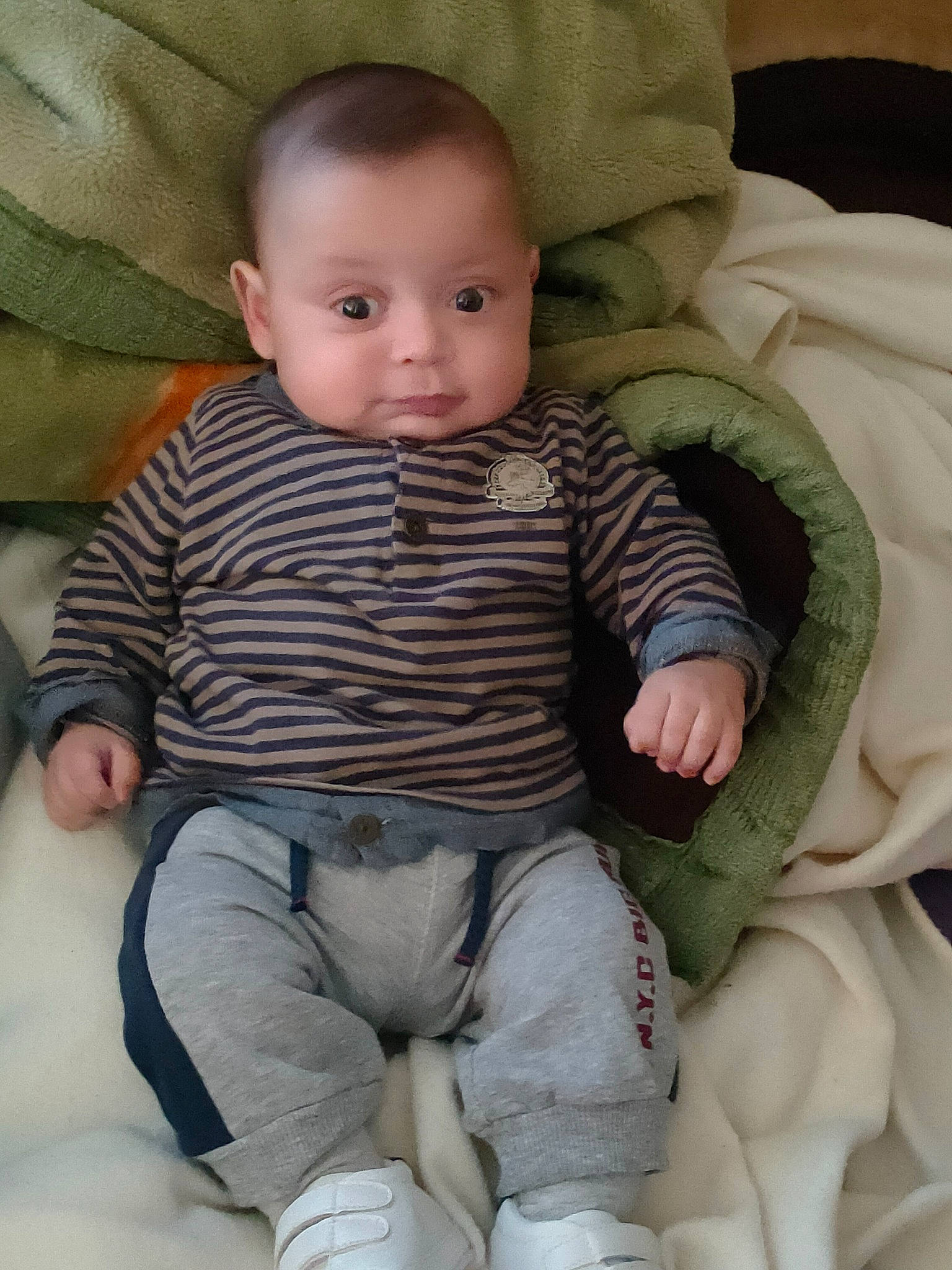 Medhi a rejoint le concours — aidez-le/la à gagner de superbes lots ! baby, baby_products, baby_toddler_clothing, cheek, child, eye, face, head, nose, person, product, sitting, skin, smile, toddler