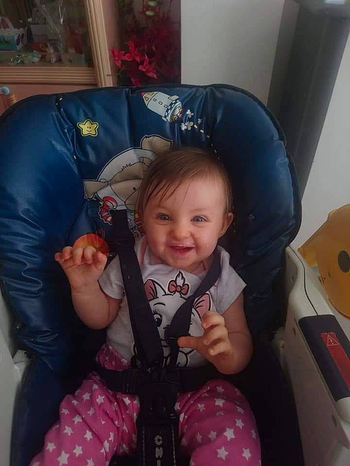 Madysson a rejoint le concours — aidez-le/la à gagner de superbes lots ! arm, baby, baby_toddler_clothing, cheek, child, comfort, electronic_device, facial_expression, fun, hairstyle, head, human_body, iris, joy, lap, mouth, person, product, purple, skin