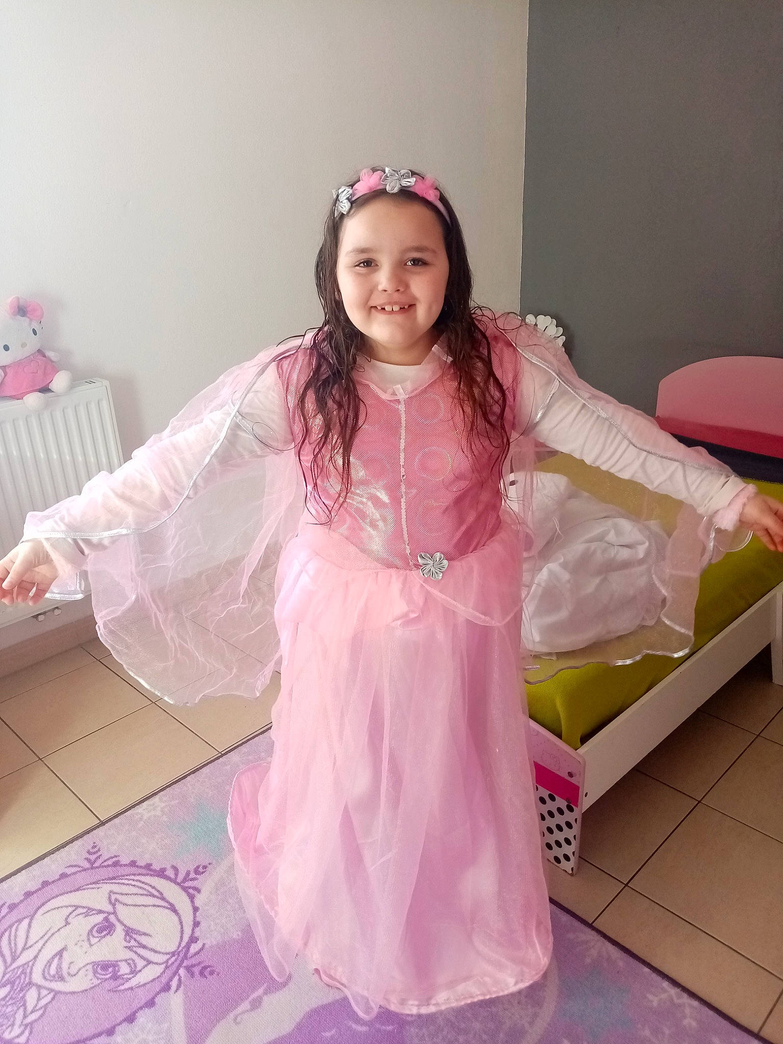 Shayana participe au concours pour gagner de l'argent avec cette photo : bridal_accessory, dress, embellishment, event, fashion_design, floor, flooring, formal_wear, fun, gown, happy, head, joy, long_hair, magenta, person, pink, purple, skin, sleeve