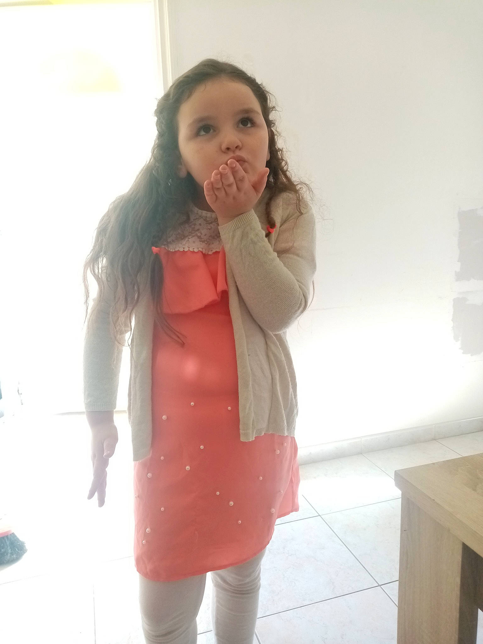 Shayana a rejoint le concours — aidez-le/la à gagner de superbes lots ! beauty, child, dress, face, fashion, hair, head, joint, knee, leg, lip, long_hair, neck, nose, outerwear, person, pink, shoulder, skin, standing