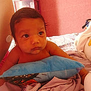 Jean-Brahim a rejoint le concours — aidez-le/la à gagner de superbes lots ! baby, child, pillow, bed, blanket, indoor, curious, person, skin, face, head, sleepwear, furniture, room, storage, soft, cushion, resting, young, infant