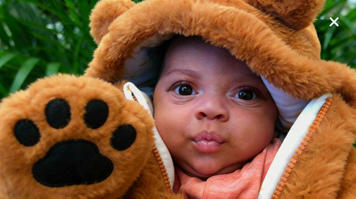 Ruby a rejoint le concours — aidez-le/la à gagner de superbes lots ! baby, child, face, costume, bear, plush, paw, hood, fur, cute, expression, outdoor, greenery, portrait, infant, clothing, zipper, closeup, adorable, person