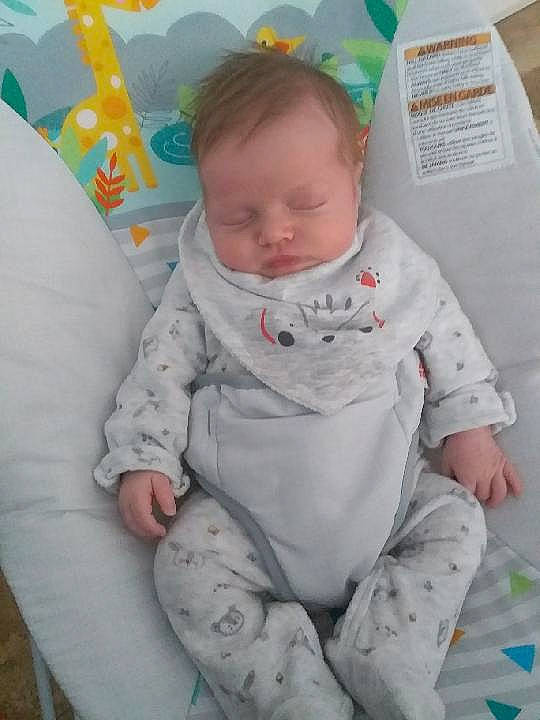 Diego a rejoint le concours — aidez-le/la à gagner de superbes lots ! baby, baby_products, baby_toddler_clothing, cheek, child, comfort, eye, flooring, fun, linens, nose, pattern, person, play, product, sitting, skin, sleeve, t_shirt, textile