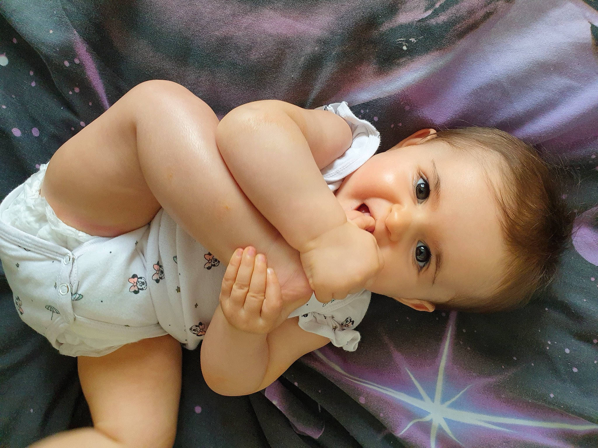 Laura participe au concours pour gagner de l'argent avec cette photo : arm, baby, baby_toddler_clothing, cheek, eye, eyelash, finger, flash_photography, gesture, hair, happy, head, human_body, joint, lip, mouth, muscle, neck, person, pink