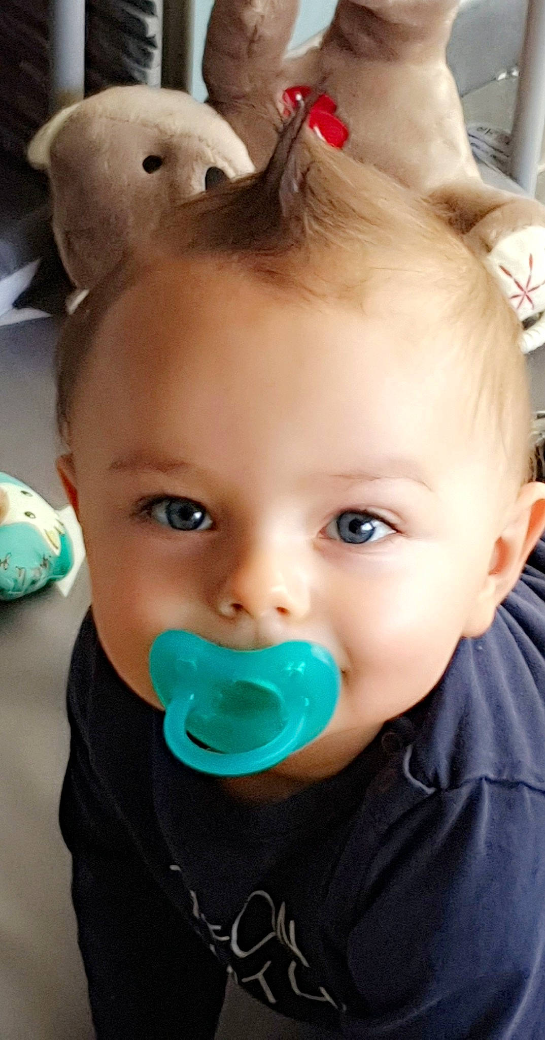 Matéï participe au concours pour gagner de l'argent avec cette photo : baby, child, drinkware, ear, face, head, mouth, person, tableware, toddler