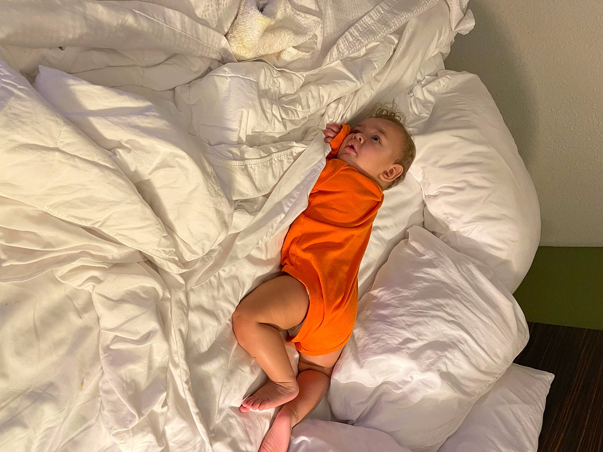 Bryiar is registered to the contest to win money with this photo: abdomen, baby, baby_sleeping, bed, bed_sheet, bedding, bedtime, child, comfort, event, foot, human_leg, linens, nap, orange, person, pillow, room, skin, textile