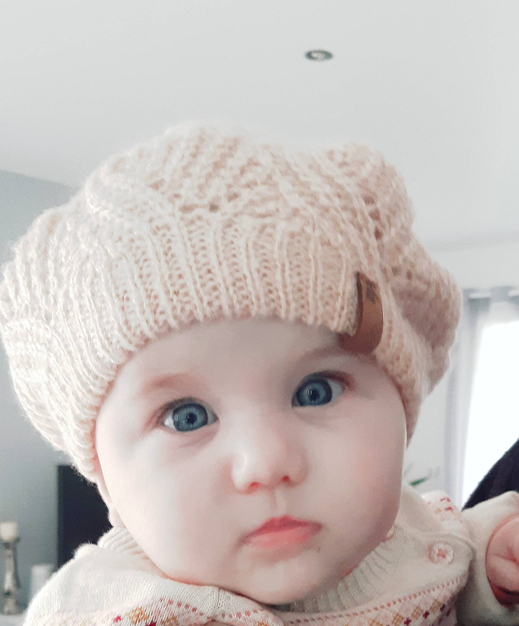 Amalya participe au concours pour gagner de l'argent avec cette photo : baby, beanie, bonnet, cap, child, clothing, crochet, fashion_accessory, hat, headgear, knit_cap, knitting, person, toddler, wool