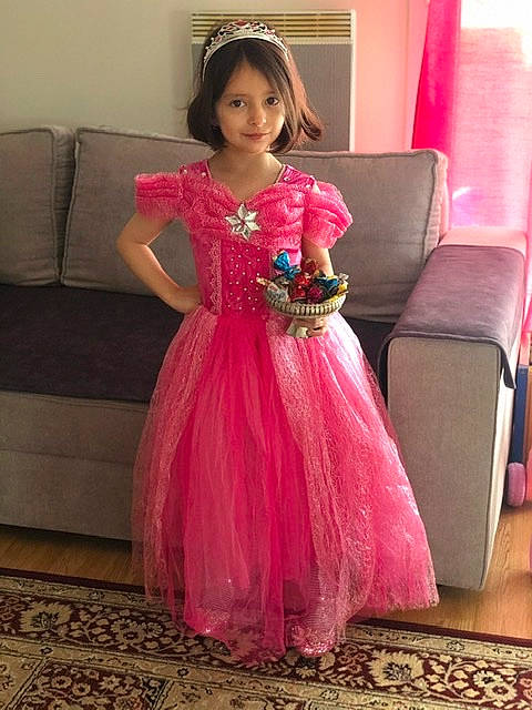 Anika participe au concours pour gagner de l'argent avec cette photo : day_dress, dress, embellishment, face, flash_photography, floor, flooring, gown, hair, happy, head, joy, neck, one_piece_garment, person, pink, shoulder, skin, sleeve, smile