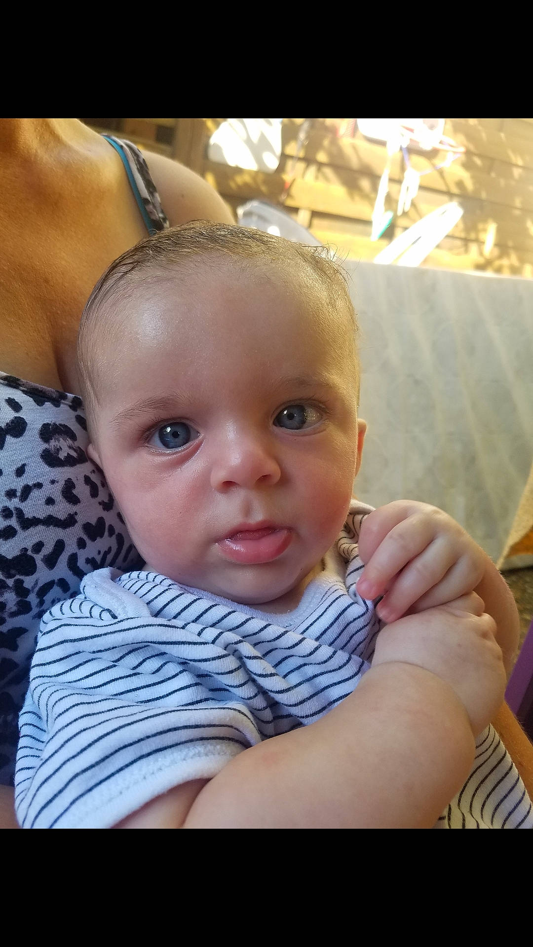 Manoé participe au concours pour gagner de l'argent avec cette photo : arm, baby_toddler_clothing, cheek, chin, comfort, eyebrow, eyelash, finger, gesture, hairstyle, happy, iris, joint, lip, mouth, muscle, neck, nose, person, shoulder