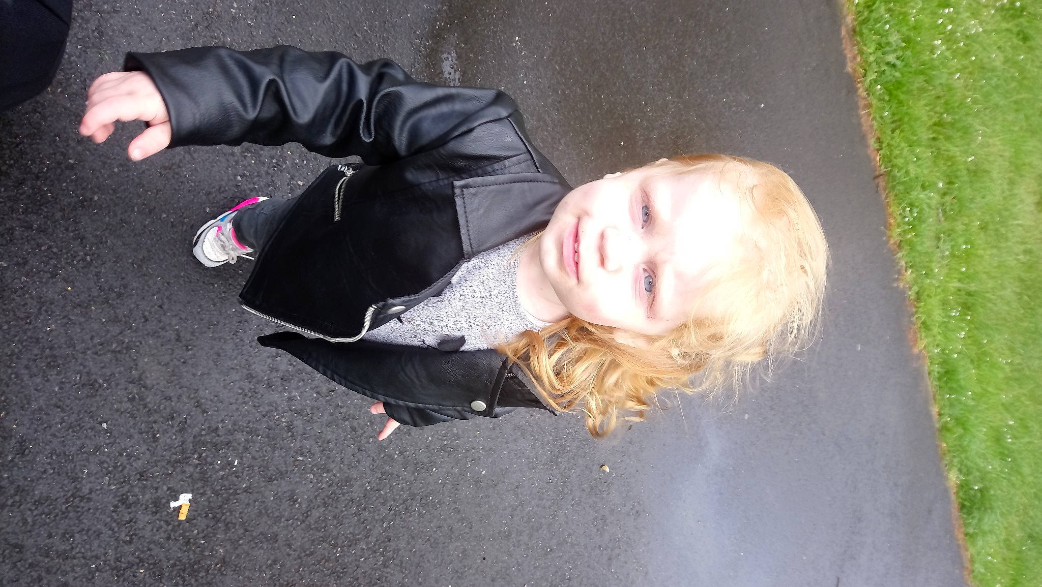 Laonie a rejoint le concours — aidez-le/la à gagner de superbes lots ! person