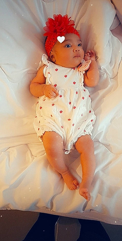 Luna participe au concours pour gagner de l'argent avec cette photo : baby, baby_sleeping, baby_toddler_clothing, child, comfort, dress, facial_expression, finger, happy, hat, headgear, headwear, lip, mouth, orange, person, pink, product, skin, sleeve