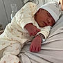 Kahyna participe au concours pour gagner de l'argent avec cette photo : baby, bed, blanket, child, clothing, crib, cute, hand, hat, hospital, infant, medical, newborn, parent, peaceful, person, resting, skin, sleeping, soft_lighting