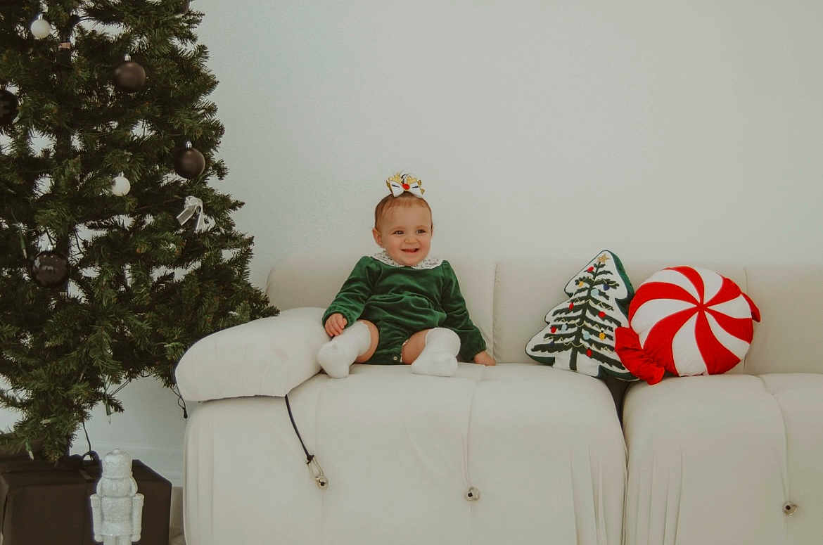 Alice is registered to the contest to win money with this photo: accessories, architecture, baby, building, couch, cushion, face, fir, furniture, head, homedecor, indoors, livingroom, person, photography, plant, portrait, pottedplant, room, tree