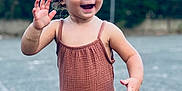 Cataleya a rejoint le concours — aidez-le/la à gagner de superbes lots ! toddler, child, dress, headband, outdoor, smiling, happy, sandals, blue_eyes, curly_hair, waving, pavement, daylight, nature, casual_clothing, person, young_child, summer, playful, footwear