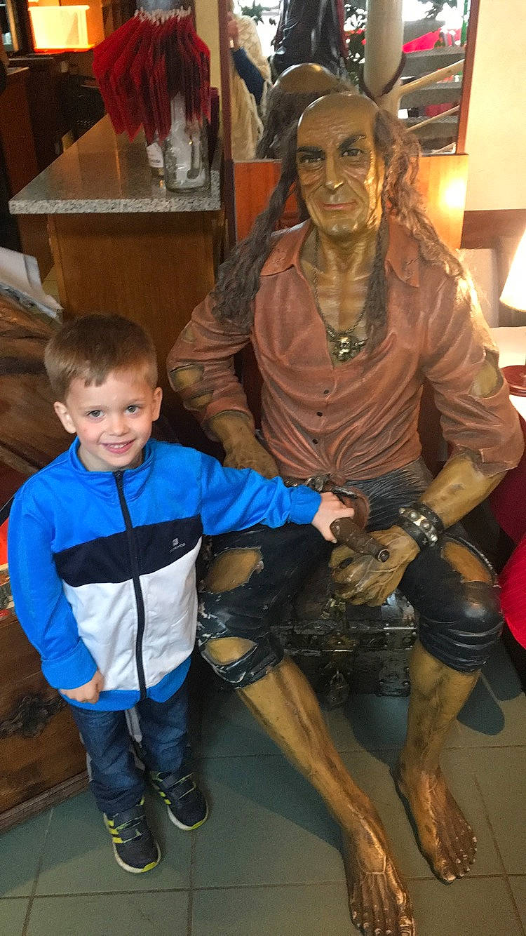 Ylan a rejoint le concours — aidez-le/la à gagner de superbes lots ! fictional_character, joy, person