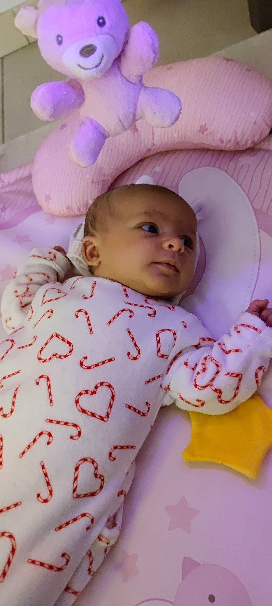 Loéline a rejoint le concours — aidez-le/la à gagner de superbes lots ! baby, baby_products, baby_safety, baby_sleeping, baby_toddler_clothing, cheek, child, comfort, facial_expression, happy, head, linens, lip, mouth, nose, person, pink, skin, sleeve, toddler