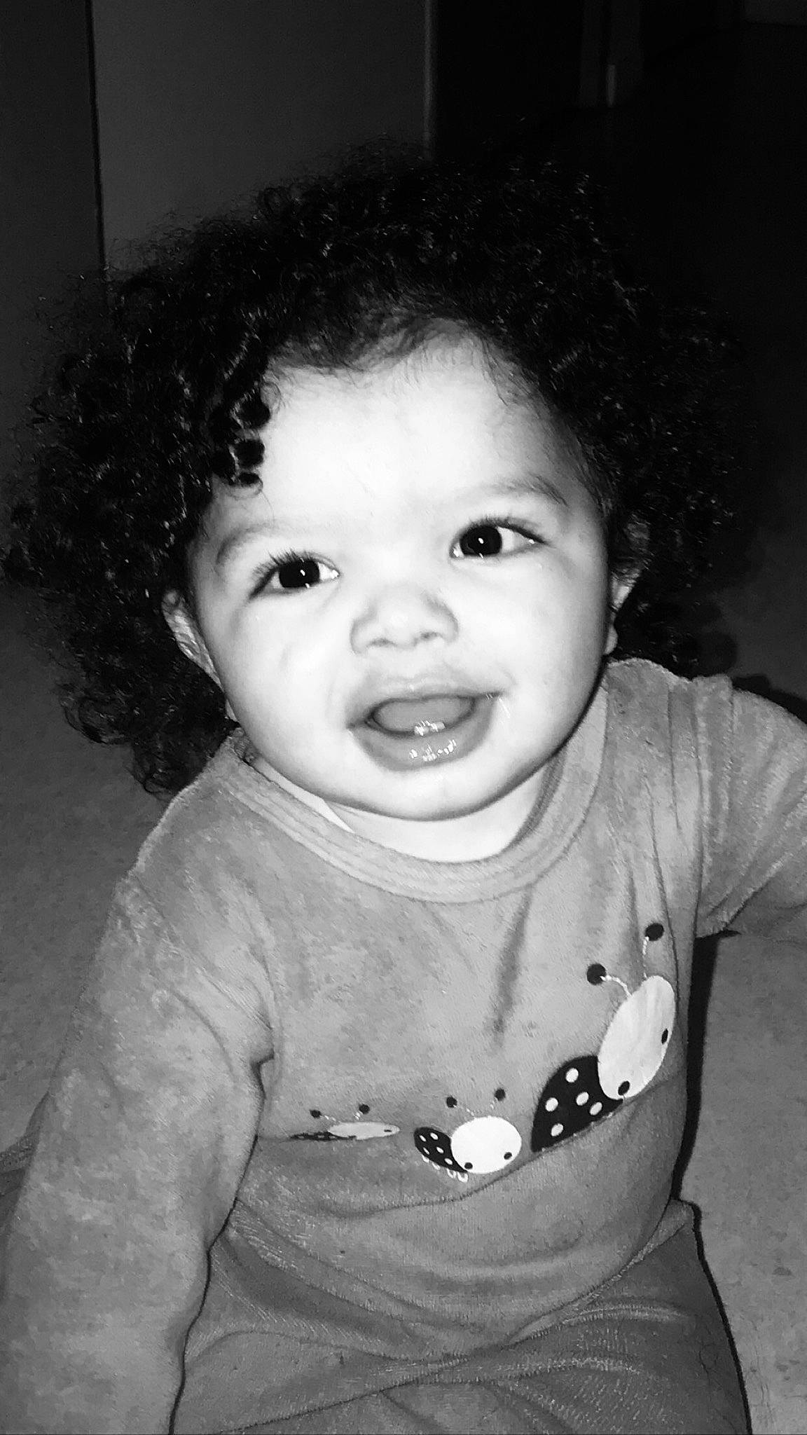 Zaëlie a rejoint le concours — aidez-le/la à gagner de superbes lots ! black_and_white, cheek, child, chin, eye, face, forehead, fun, head, iris, lip, monochrome, mouth, nose, person, photograph, photography, portrait, smile, toddler