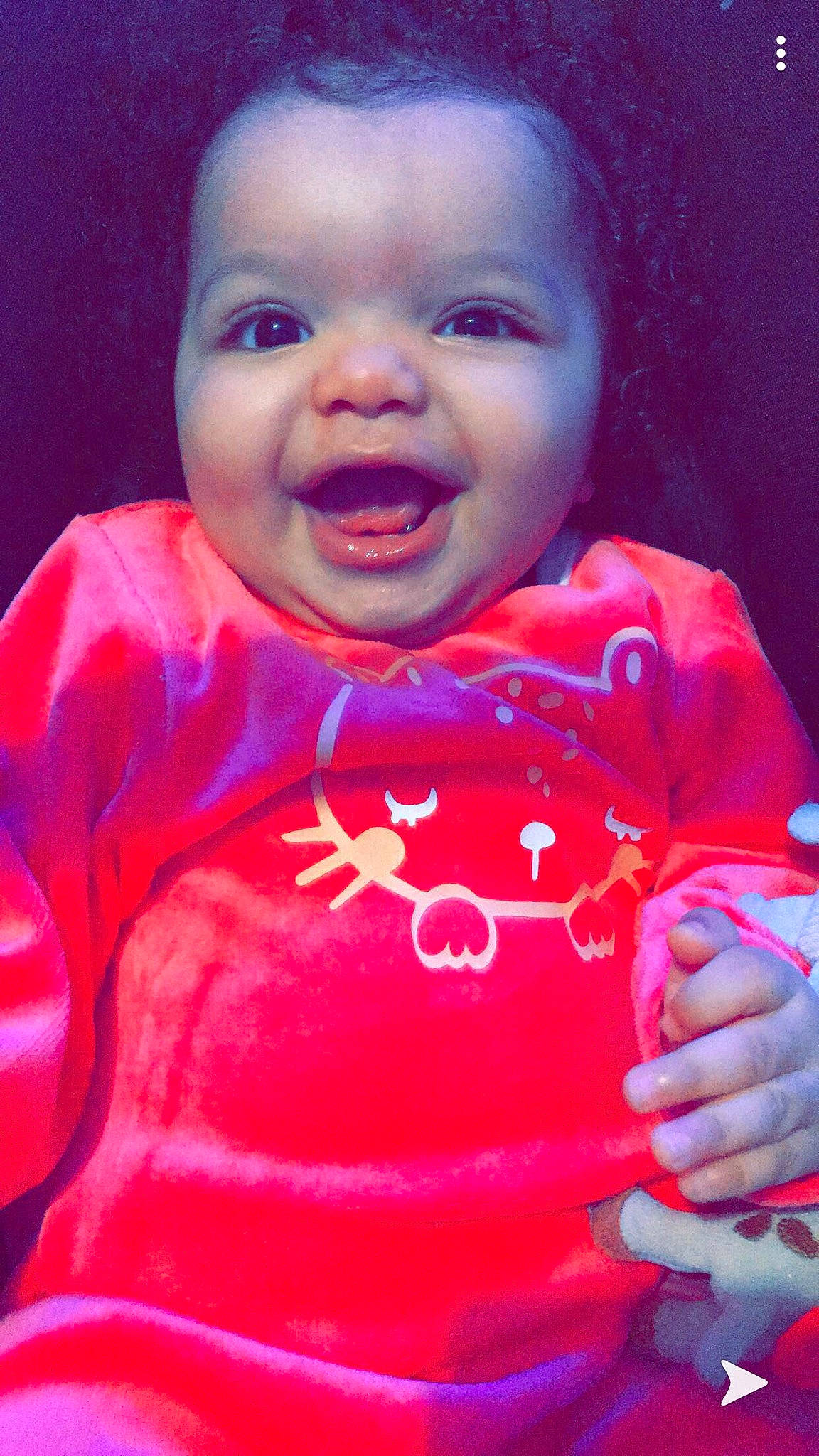 Zaëlie participe au concours pour gagner de l'argent avec cette photo : baby, cheek, child, face, facial_expression, fun, happy, head, laugh, lip, magenta, mouth, person, pink, play, red, smile, toddler