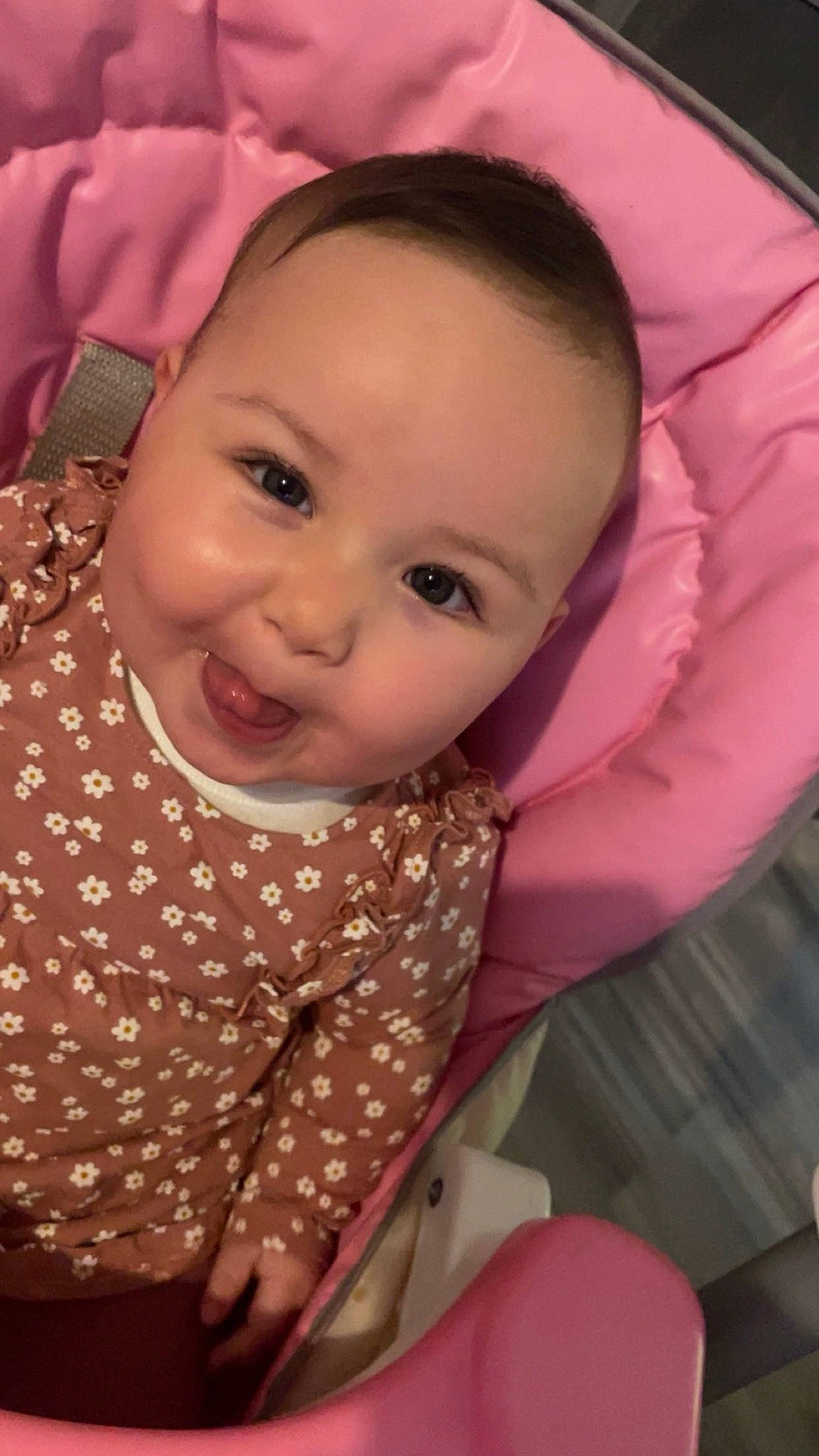 Naïla participe au concours pour gagner de l'argent avec cette photo : baby, baby_toddler_clothing, cheek, chin, eye, eyebrow, face, happy, head, human_body, iris, lip, mouth, nose, outerwear, person, product, skin, sleeve, smile