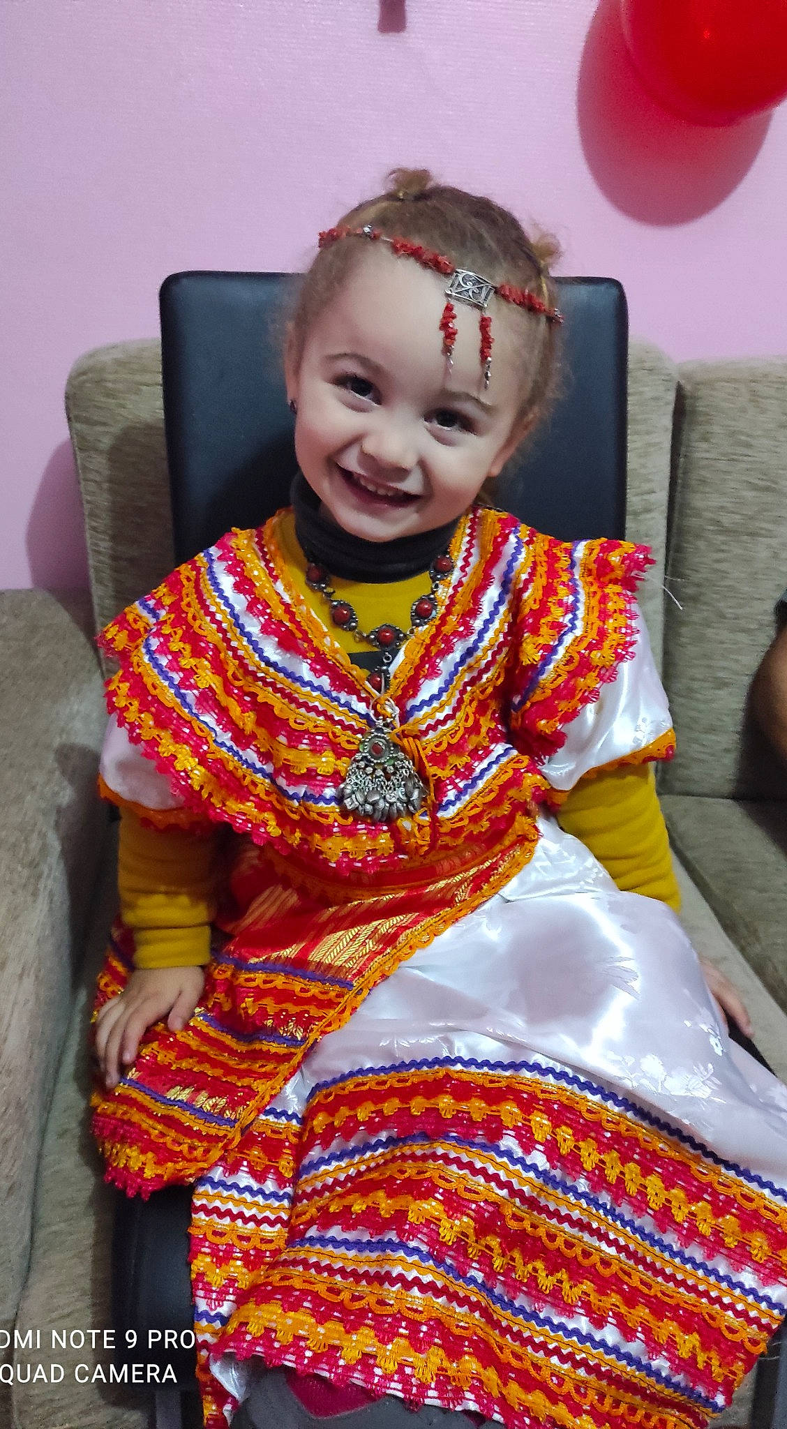 Alicia participe au concours pour gagner de l'argent avec cette photo : baby_toddler_clothing, balloon, cheek, child, dress, event, eye, face, fashion_design, fun, hairstyle, happy, joy, magenta, person, sitting, skin, sleeve, smile, textile