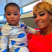 Cheikhou a rejoint le concours — aidez-le/la à gagner de superbes lots ! adult, casual, child, curtains, face, flower_filter, hair, hand, happy, holding, indoor, pajamas, person, red_shirt, skin, smile, toddler, watch, window, woman