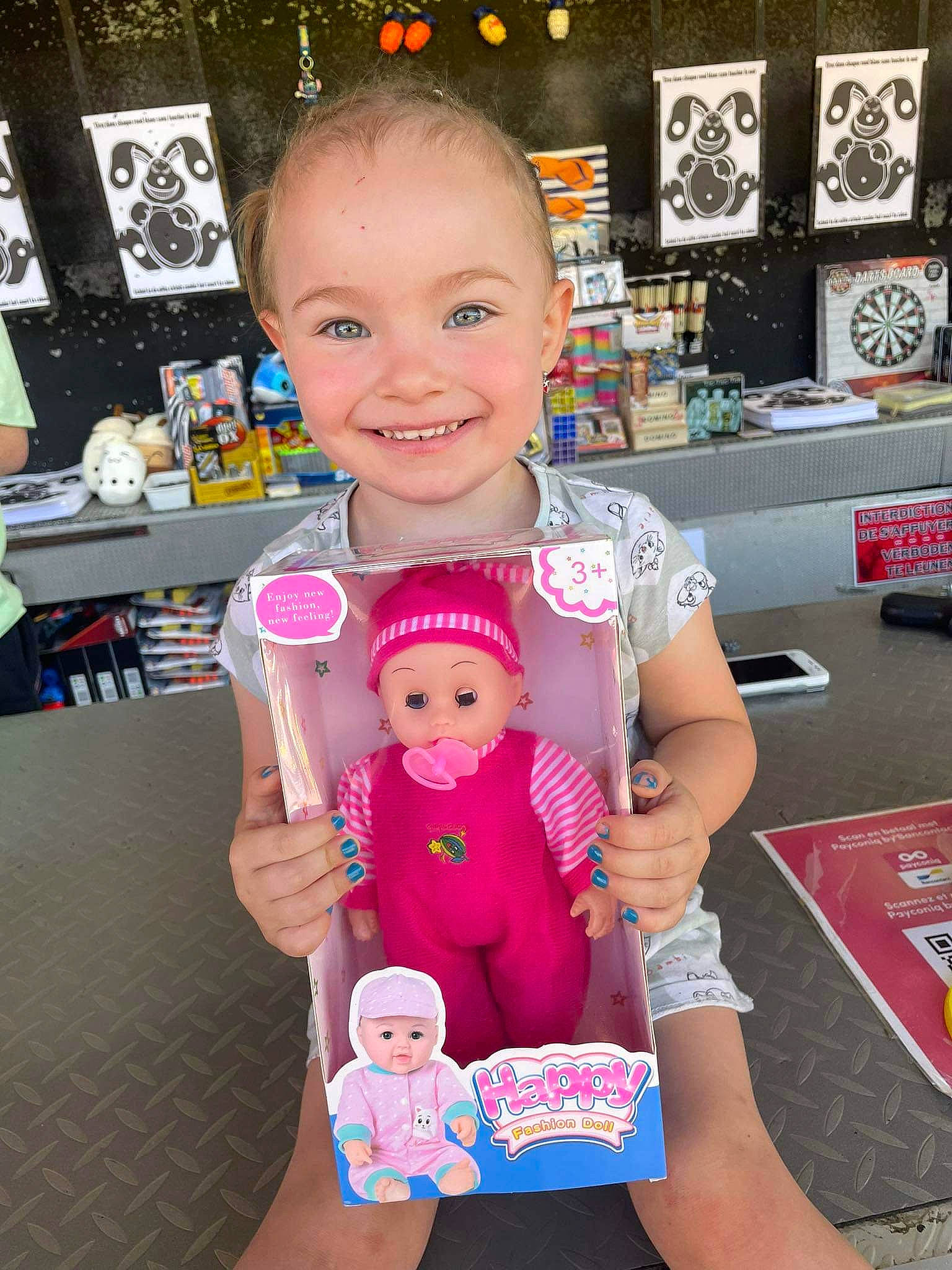 Amalya participe au concours pour gagner de l'argent avec cette photo : baby_toddler_clothing, cheek, child, doll, fun, gesture, happy, joy, magenta, person, picture_frame, pink, play, product, skin, smile, stuffed_toy, t_shirt, thumb, toddler