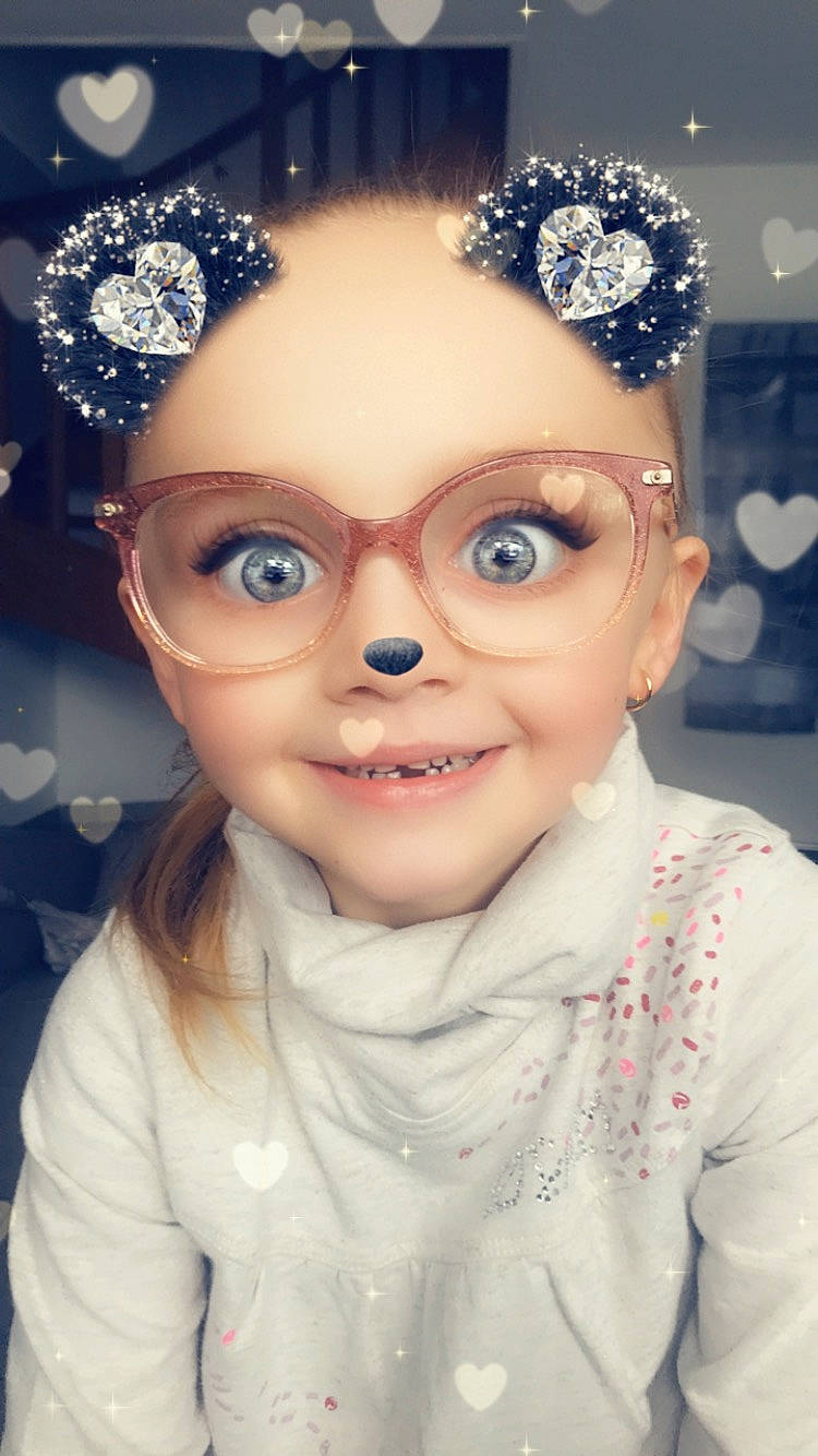 Madison participe au concours pour gagner de l'argent avec cette photo : cheek, child, crown, eyebrow, eyelash, face, fashion_accessory, forehead, glasses, hair_accessory, head, headband, headgear, headpiece, joy, lip, nose, person, smile, tiara