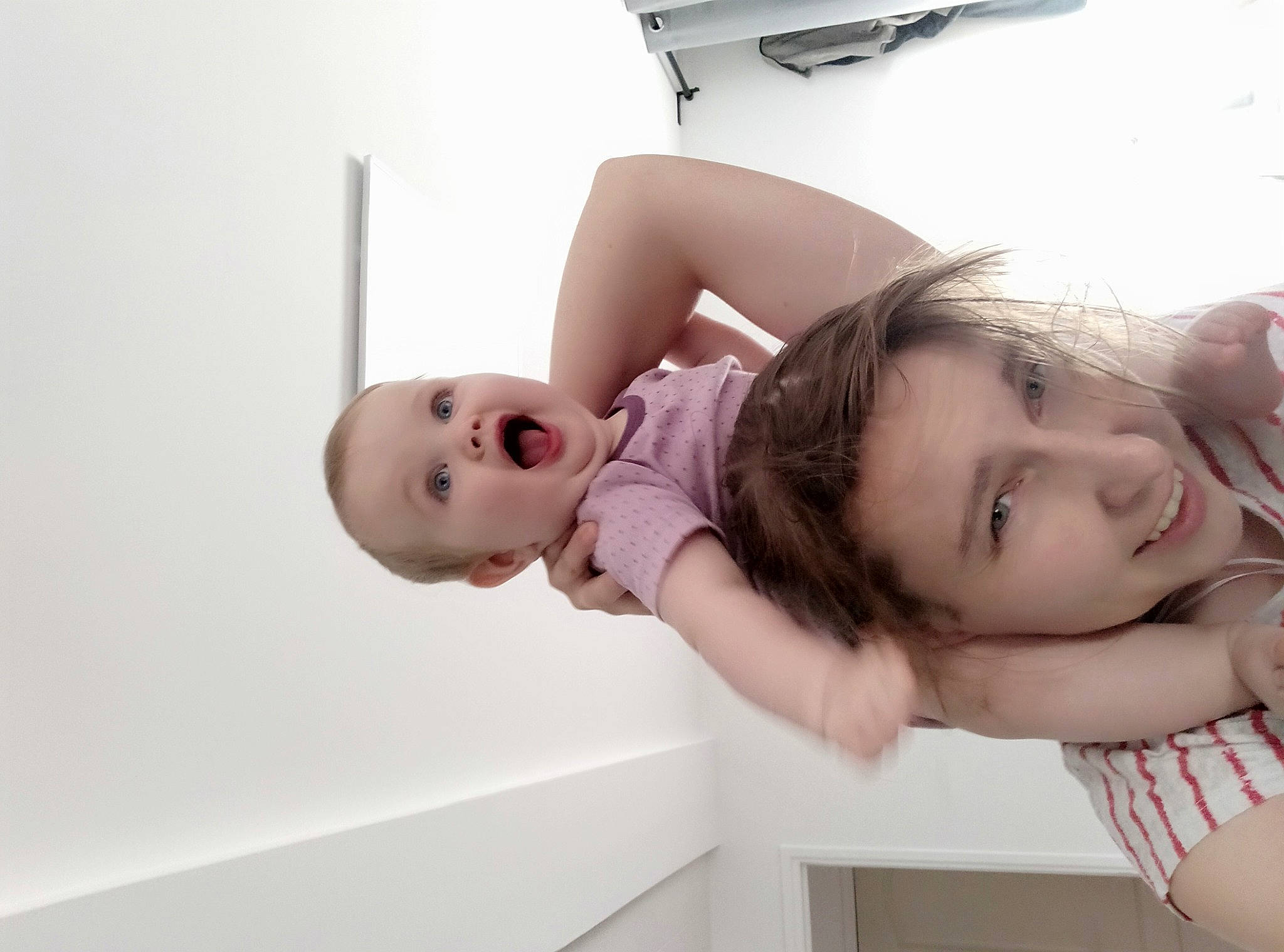 Aeris participe au concours pour gagner de l'argent avec cette photo : baby, baby_toddler_clothing, cheek, comfort, elbow, eyebrow, eyelash, facial_expression, finger, fun, gesture, happy, joint, joy, lip, mouth, neck, nose, person, shoulder