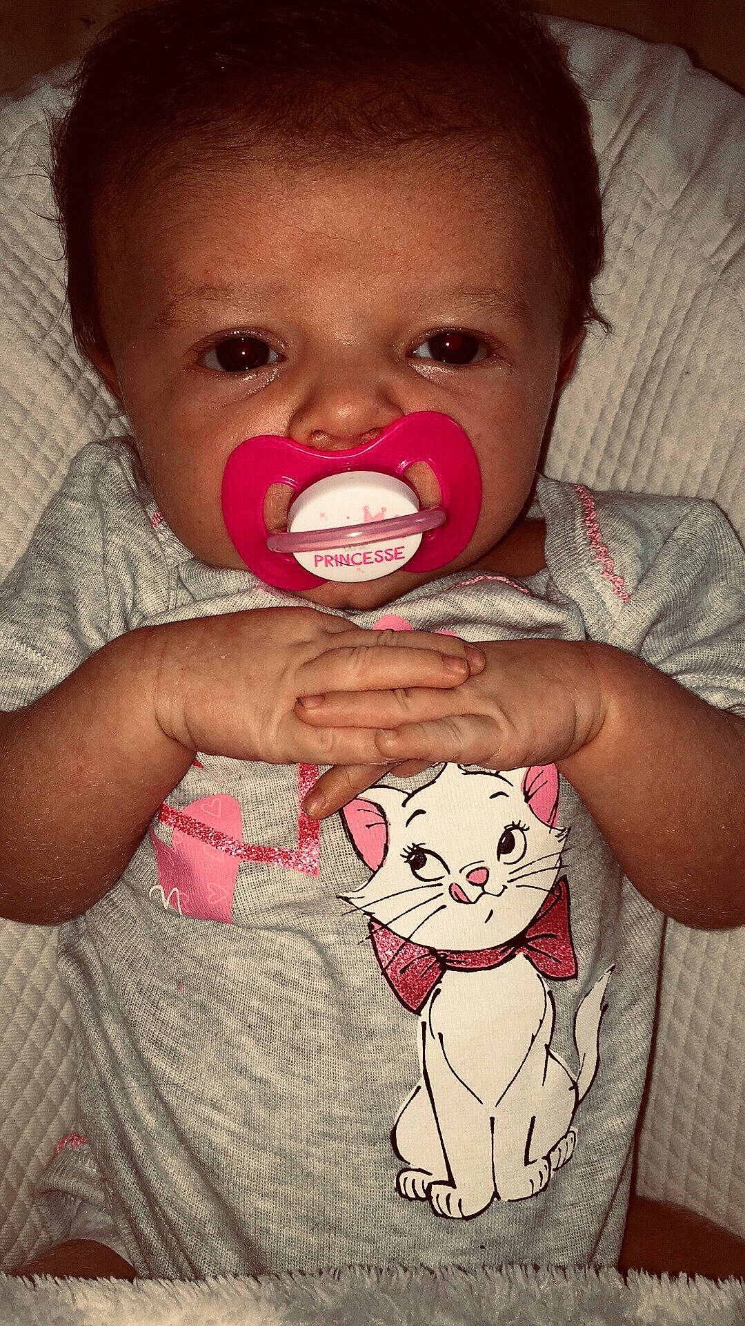 Cléa participe au concours pour gagner de l'argent avec cette photo : baby, cheek, child, face, facial_expression, gesture, head, joy, lip, mouth, nose, person, pink, skin, smile, toddler, tongue