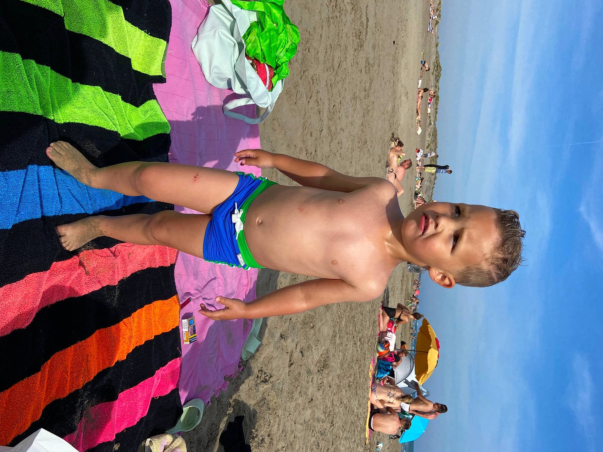 Louis participe au concours pour gagner de l'argent avec cette photo : arm, beach, blue, fun, happy, human_body, human_leg, leg, leisure, muscle, orange, people_in_nature, people_on_beach, person, photograph, shorts, summer, swimwear, thigh, trunk