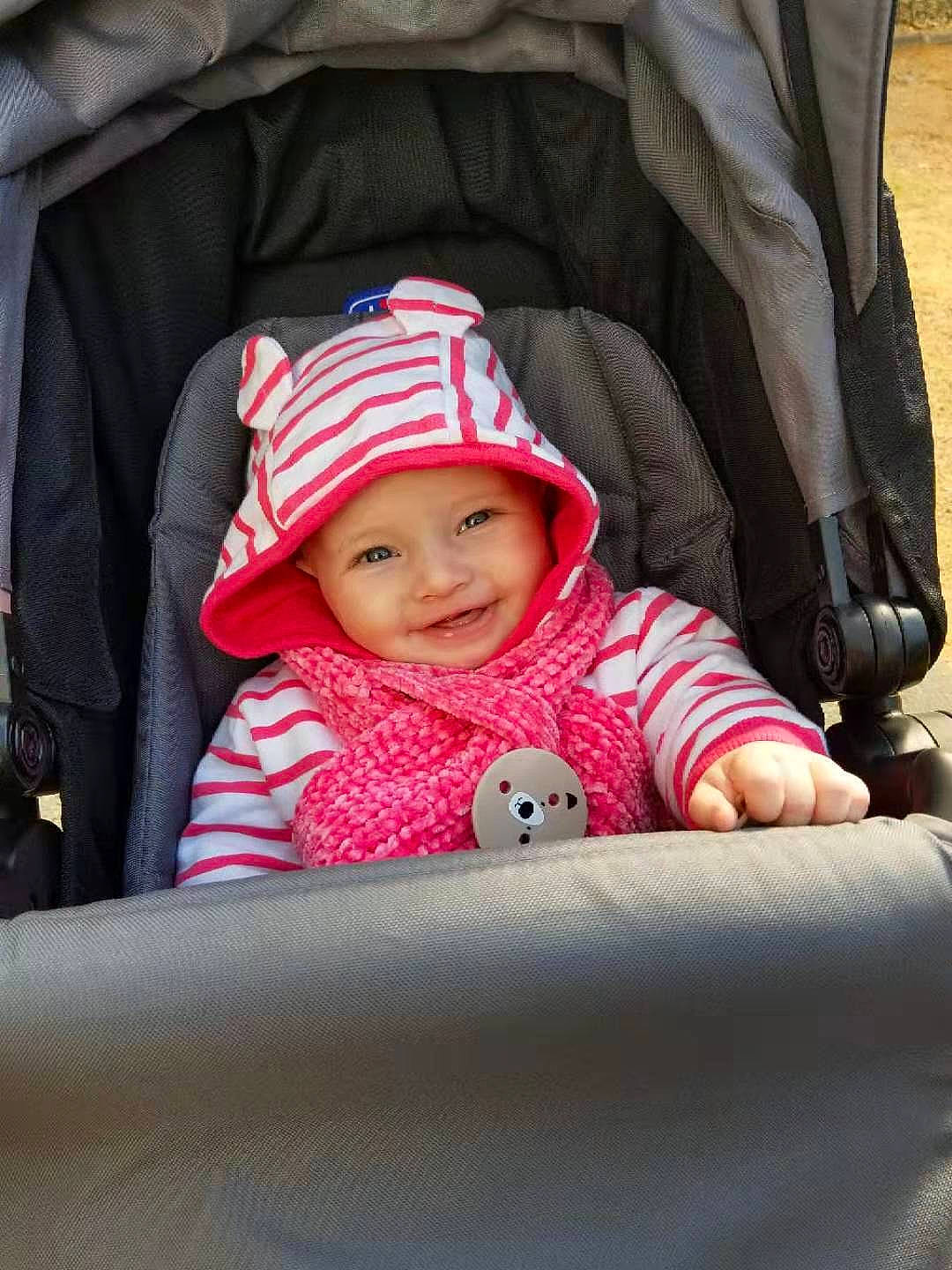 Liyanah participe au concours pour gagner de l'argent avec cette photo : baby, baby_carriage, baby_products, baby_safety, baby_toddler_clothing, cap, car_seat, cheek, child, comfort, facial_expression, fashion_accessory, fun, hat, headwear, joy, outerwear, person, sitting, sleeve