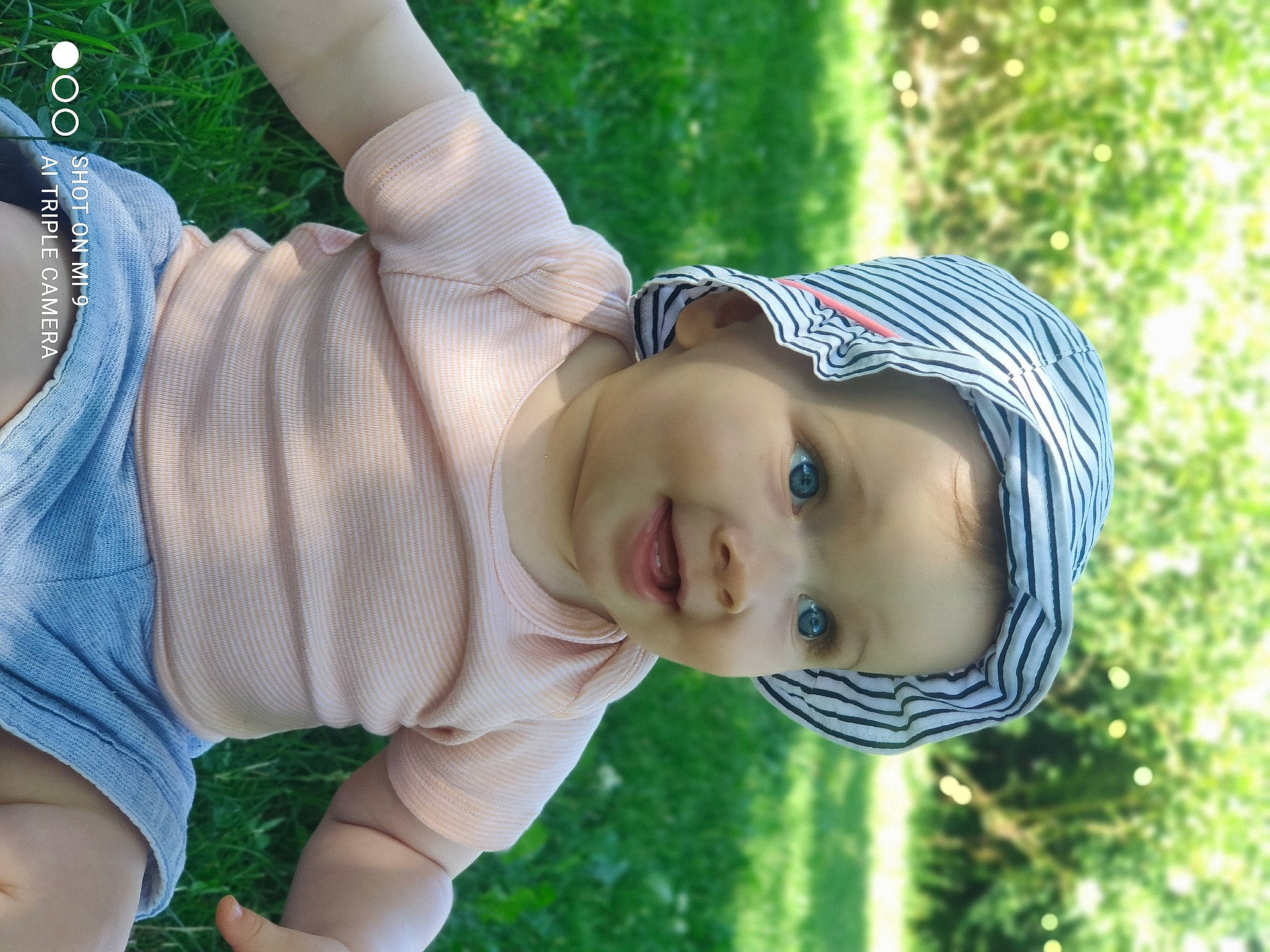 Liyanah participe au concours pour gagner de l'argent avec cette photo : arm, child, cool, eyewear, fashion, gesture, glasses, grass, hand, happy, hat, headwear, human_body, leisure, outerwear, people_in_nature, person, plant, recreation, smile