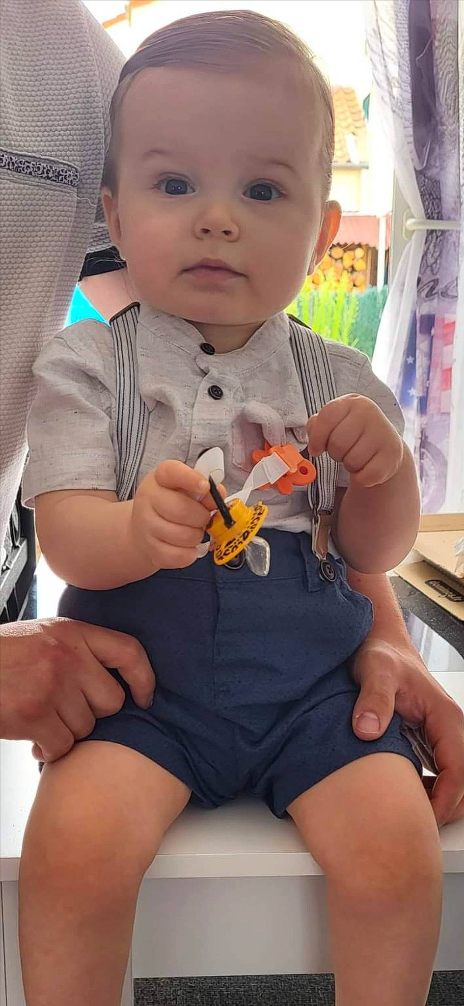 Djulyan participe au concours pour gagner de l'argent avec cette photo : baby, baby_products, baby_toddler_clothing, cheek, child, eyelash, fashion_accessory, finger, gesture, happy, mouth, nail, people, person, sitting, skin, stuffed_toy, thigh, thumb, toddler