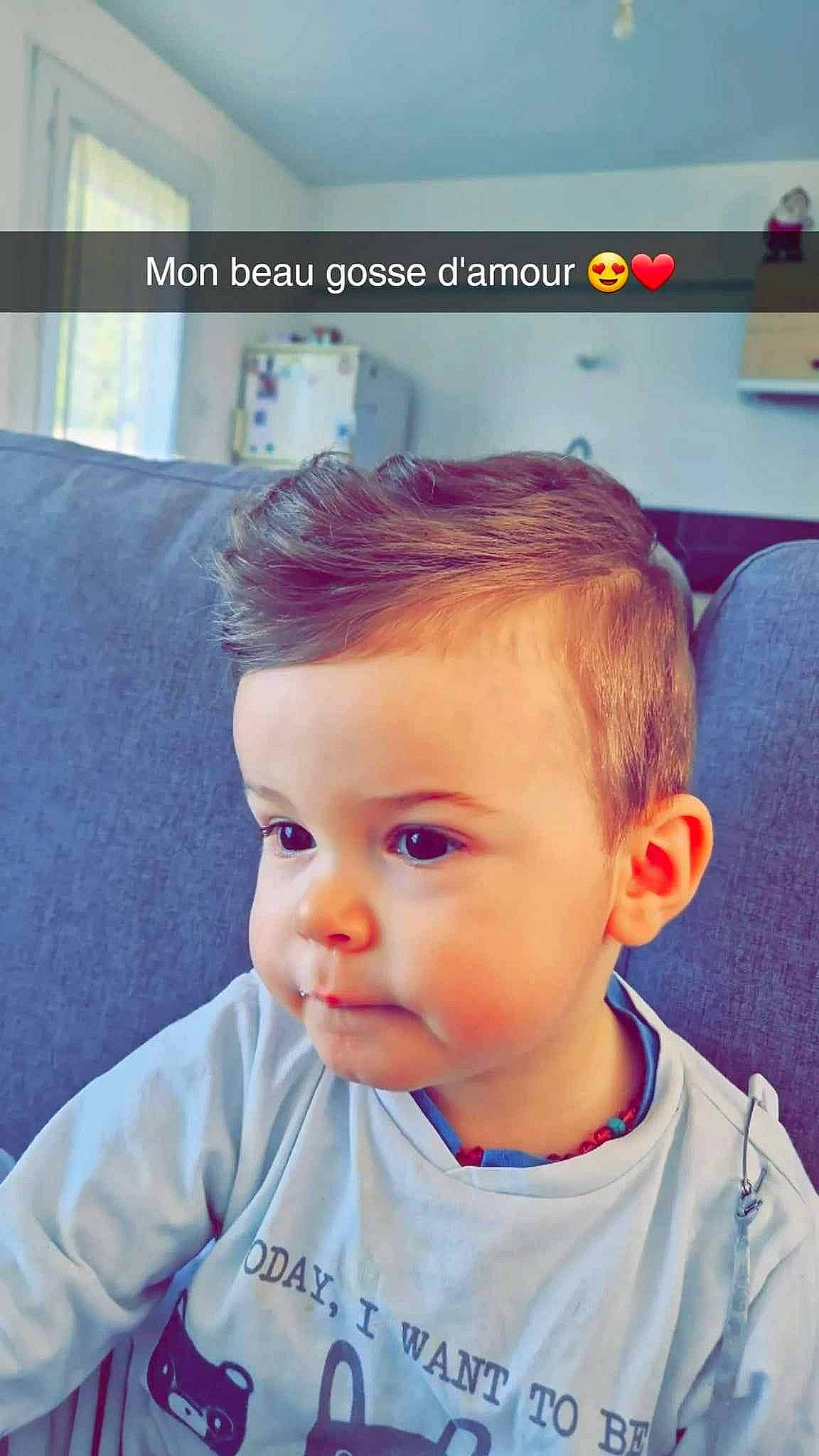 Djulyan participe au concours pour gagner de l'argent avec cette photo : baby_toddler_clothing, blond, cheek, chin, cool, ear, electric_blue, eyebrow, eyelash, forehead, fun, hair, hairstyle, happy, mouth, neck, nose, person, smile, t_shirt