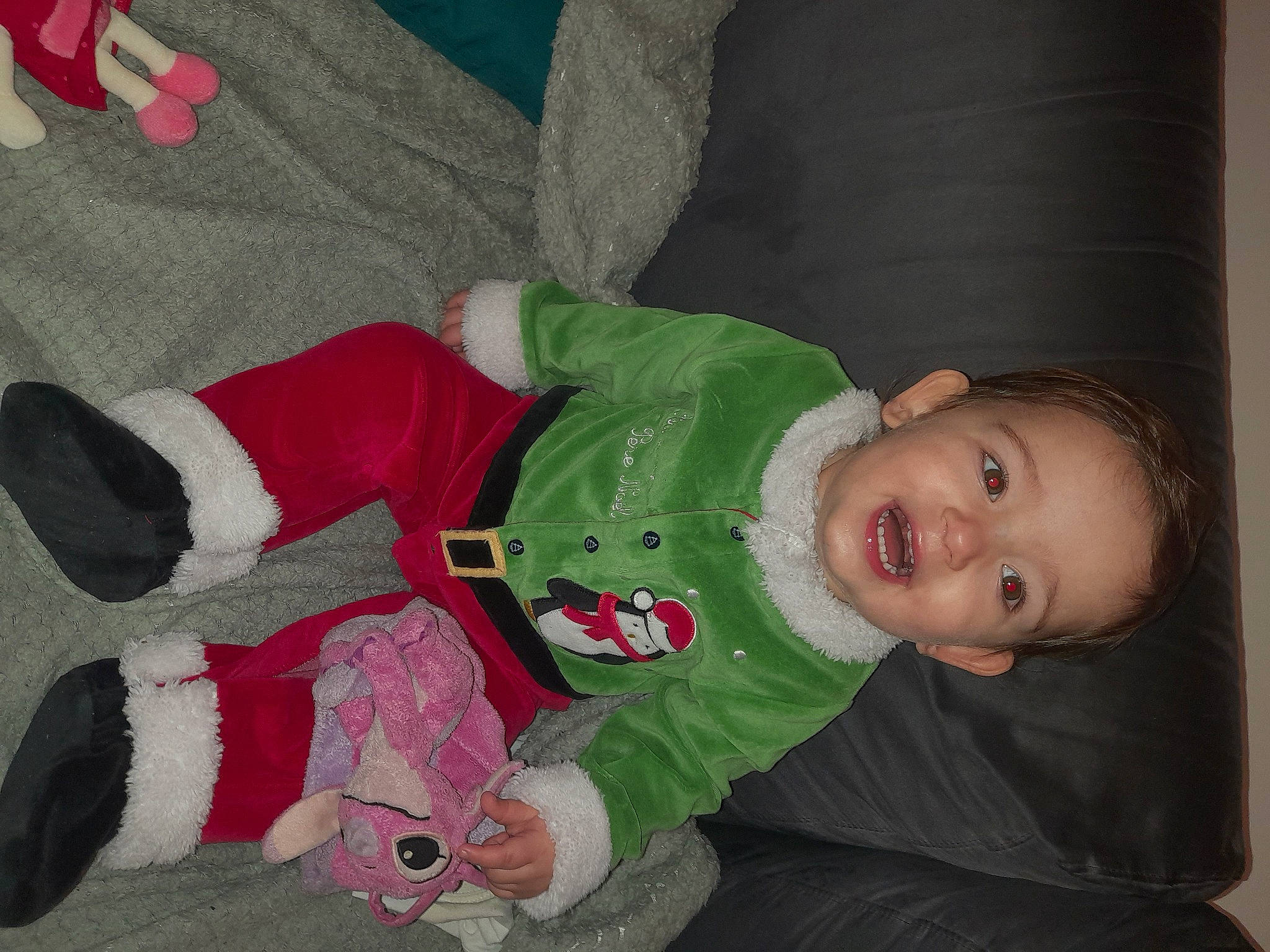 Naïma participe au concours pour gagner de l'argent avec cette photo : baby, baby_toddler_clothing, carmine, cheek, child, christmas, comfort, event, fur, happy, holiday, lap, person, sitting, sleeve, smile, sock, toddler