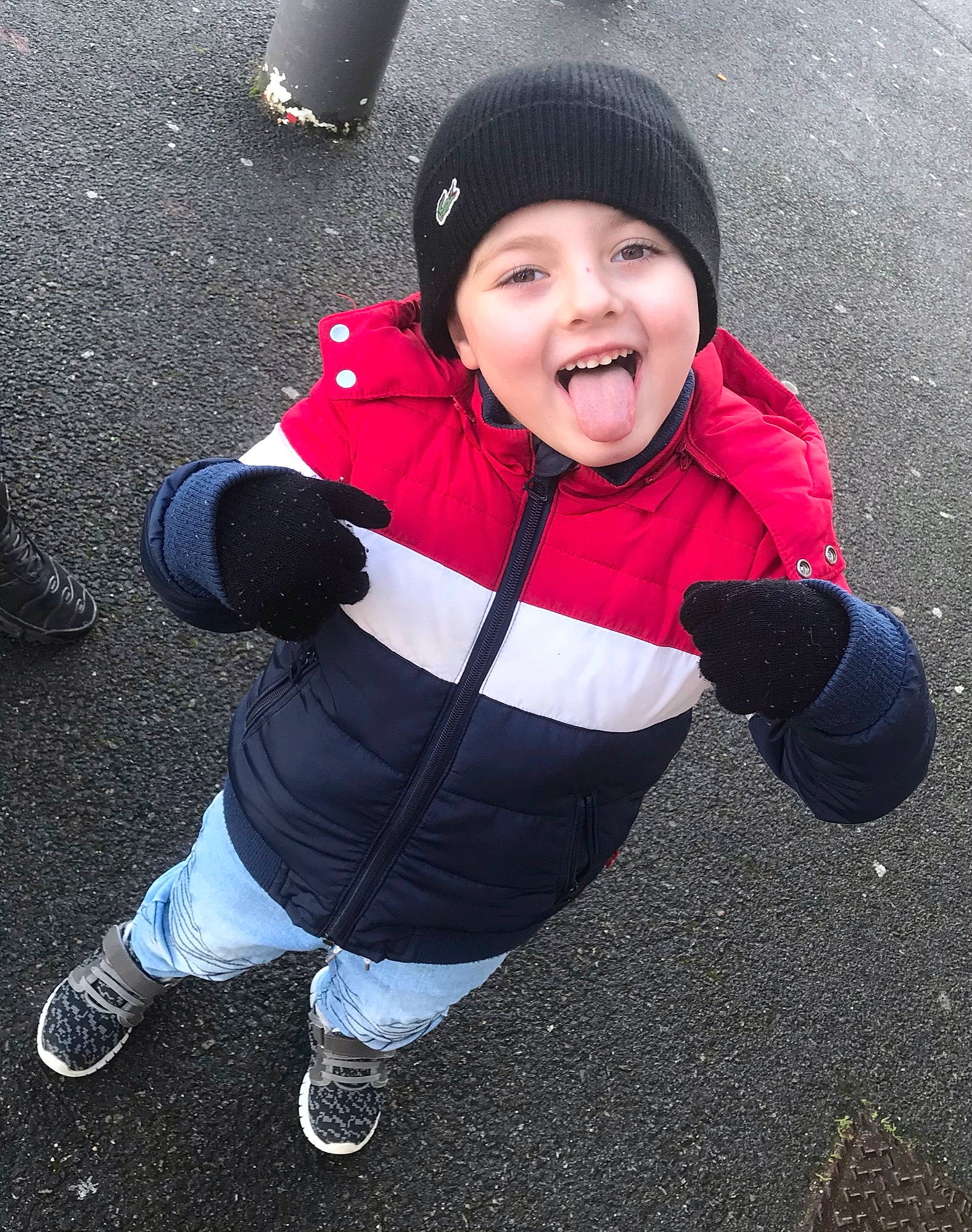 Maheddine participe au concours pour gagner de l'argent avec cette photo : baby_toddler_clothing, cap, electric_blue, eye, fun, glove, grass, happy, headwear, jacket, people_in_nature, person, personal_protective_equipment, plant, recreation, shoe, smile, sneakers, toddler, tree