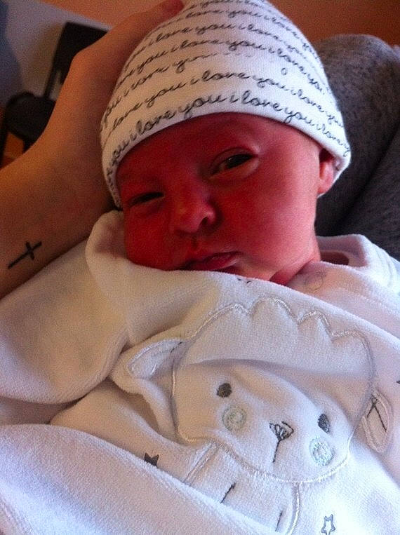 Maheddine participe au concours pour gagner de l'argent avec cette photo : baby, baby_products, baby_sleeping, baby_toddler_clothing, cap, cheek, child, comfort, face, finger, headgear, headwear, knit_cap, linens, lip, nose, peach, person, skin, thumb