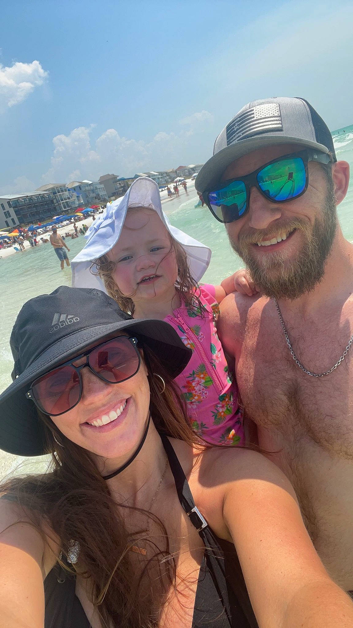 Lakelynn is registered to the contest to win money with this photo: baseball_cap, beard, cap, cloud, cool, eyewear, face, glasses, goggles, hand, happy, hat, headwear, joy, muscle, people_on_beach, person, sky, smile, sun_hat