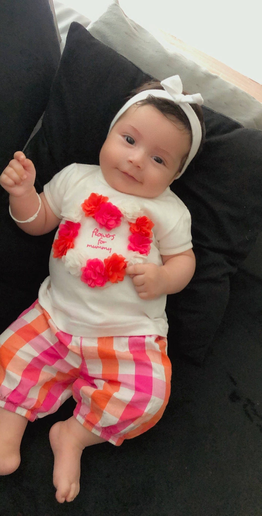 Mira participe au concours pour gagner de l'argent avec cette photo : baby, baby_toddler_clothing, cheek, child, headgear, person, pink, skin, toddler