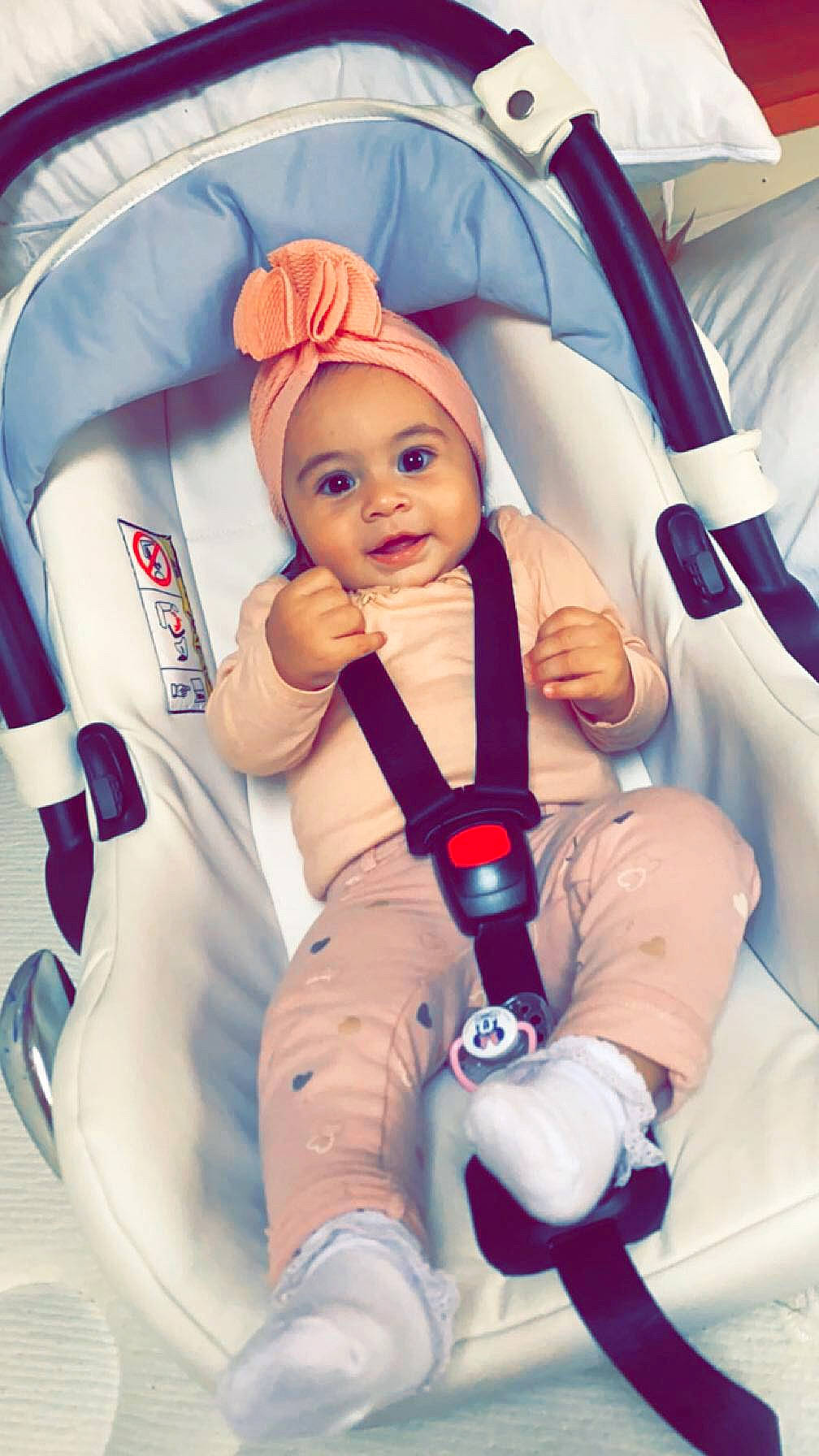 Talyana participe au concours pour gagner de l'argent avec cette photo : auto_part, automotive_design, baby, baby_carriage, baby_products, car_seat, child, comfort, electric_blue, fun, happy, headwear, joy, motor_vehicle, person, recreation, service, skin, smile, thumb