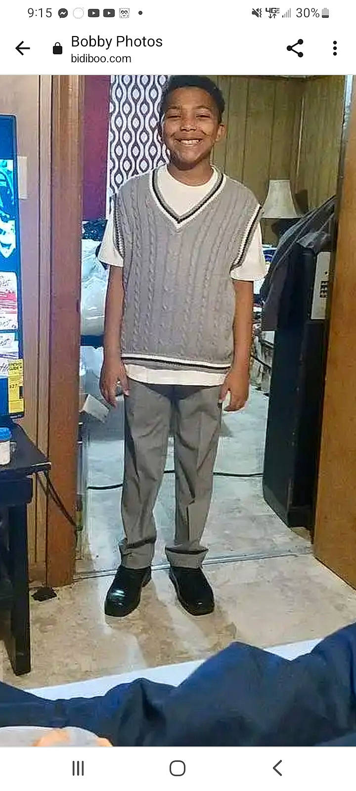 Bobby is registered to the contest to win money with this photo: blue, cap, denim, electric_blue, eyewear, fashion_design, gas, human_leg, joint, joy, knee, person, personal_protective_equipment, shoe, shoulder, sleeve, smile, sneakers, sportswear, t_shirt