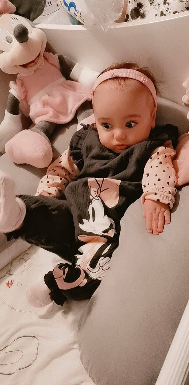 Katalyna participe au concours pour gagner de l'argent avec cette photo : baby, baby_products, baby_toddler_clothing, cheek, comfort, doll, event, eyelash, fashion_accessory, finger, human_body, mammal, person, pink, sitting, skin, sleeve, stuffed_toy, toddler, toy