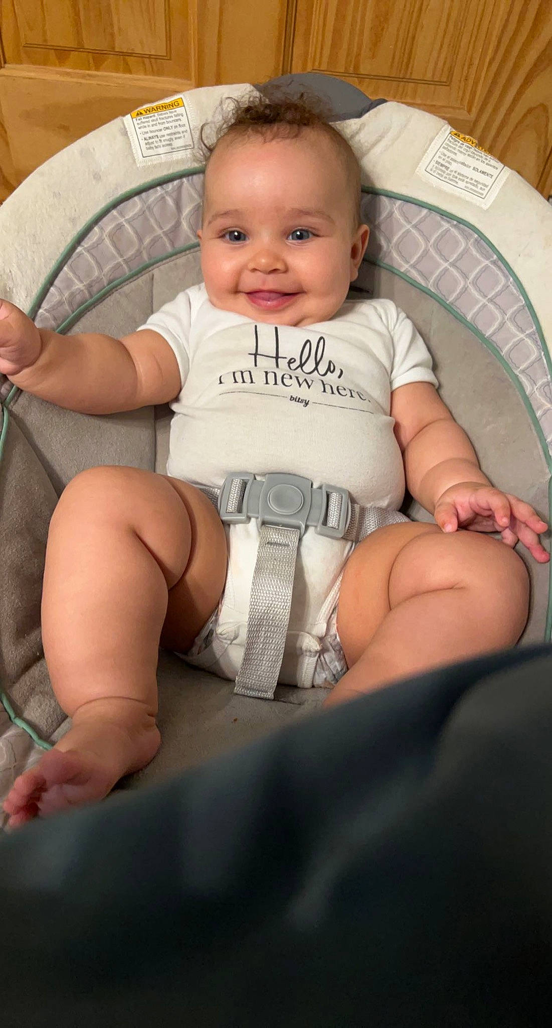 Lakyn is registered to the contest to win money with this photo: baby, cheek, chin, comfort, eye, finger, head, human_body, iris, joint, joy, knee, leg, mouth, neck, person, product, shoulder, skin, smile